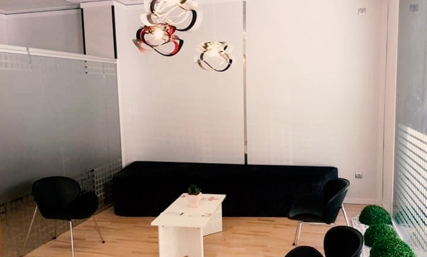 Image 2: 1, 2 o 3 sesiones de masaje relajante de 45 o 60 minutos para 1