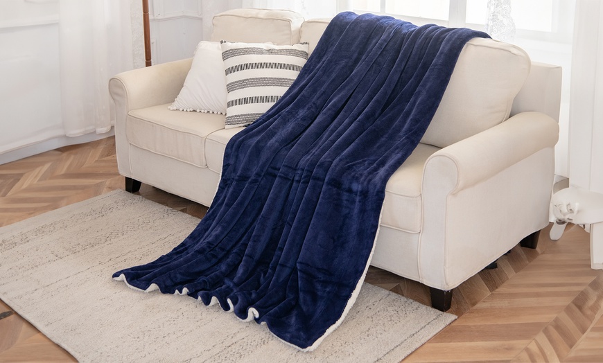 Image 9: Double Thickened Sherpa Fleece Soft Reversible Blanket