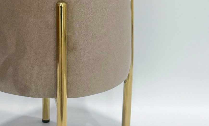 Image 20: Puf de terciopelo con espacio de almacenamiento 