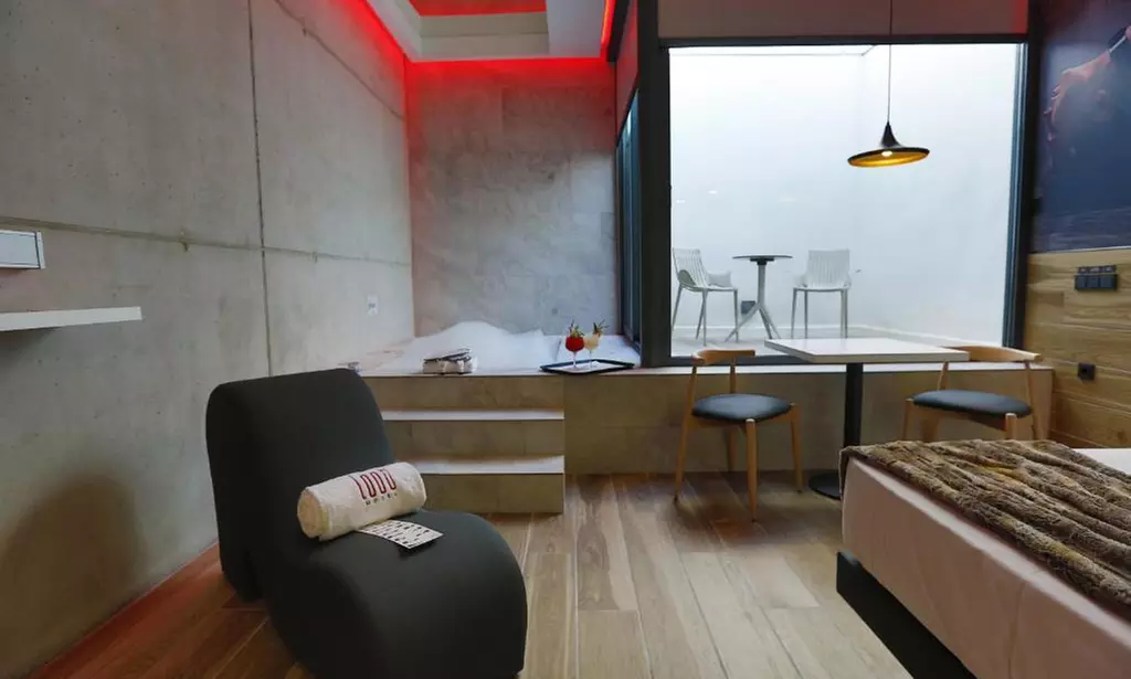 Valencia: Junior o Master Suite con desayuno y botella de cava