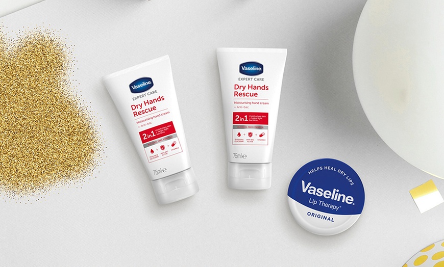 Image 4: Vaseline Everyday Explorer Hand Cream and Lip Balm Gift Set for Her