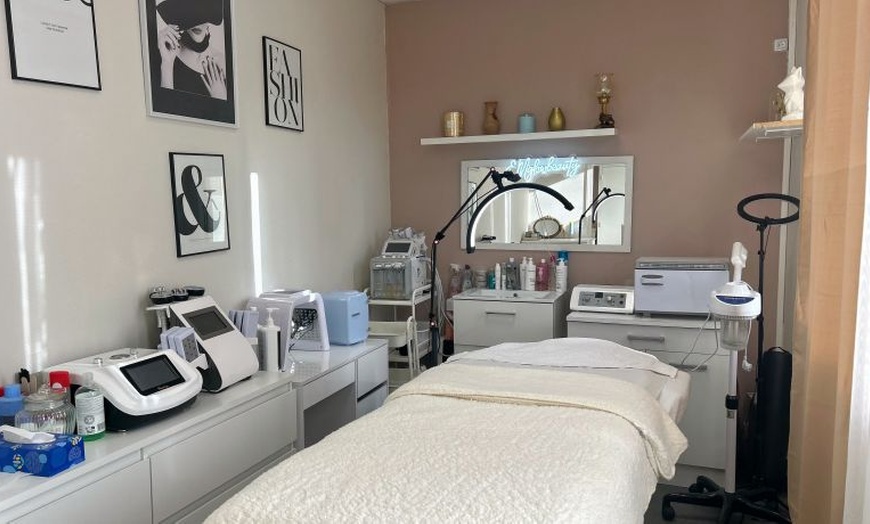 Image 5: Modelage au choix avec Head Spa en option à Em'glowbeauty