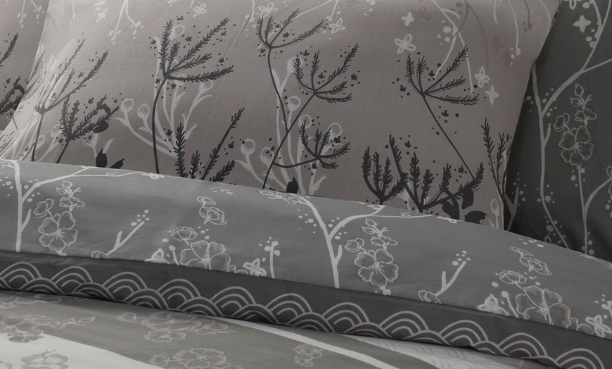 Image 7: Clearance Duvet Sets
