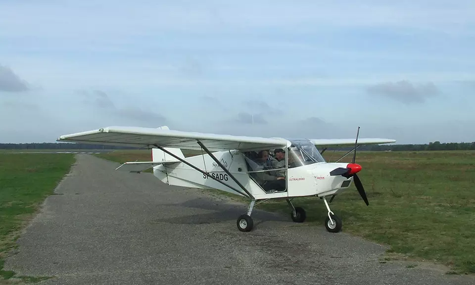 Niezapomniane przeżycie: lot z adrenaliną, szkolenie pilota i więcej