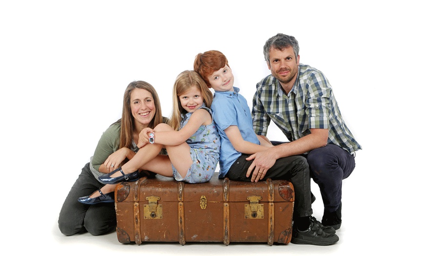 Image 1: Family Photoshoot with Prints