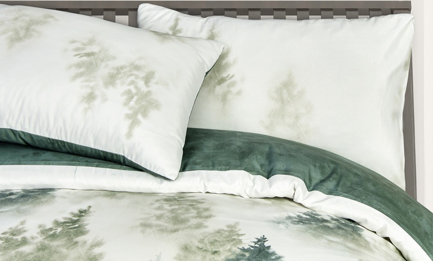 Image 15: Super Soft Reversible Misty Forest Duvet Set 