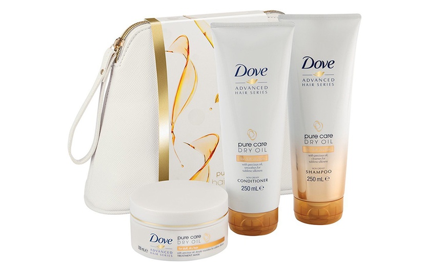 Image 3: Dove or Tresemme Gift Set
