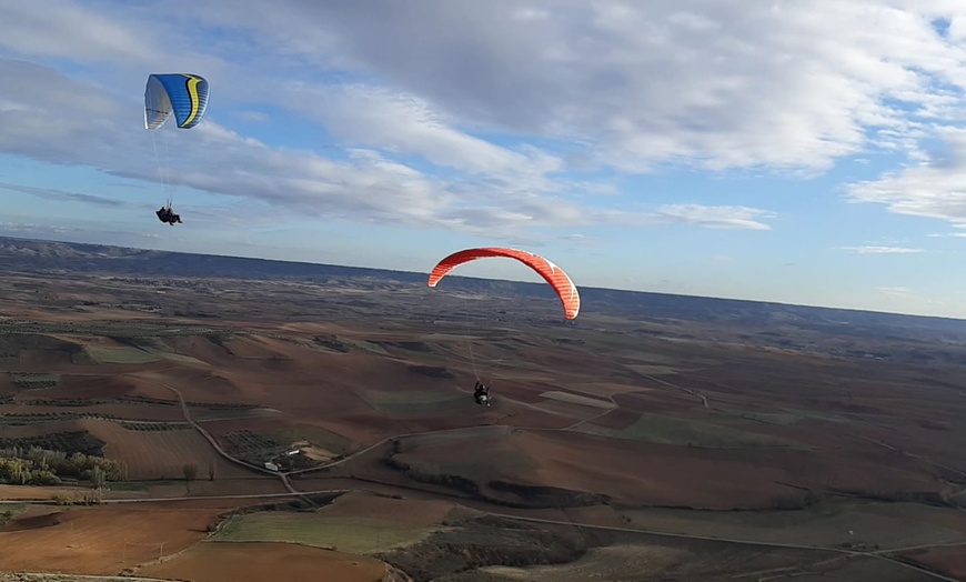 Image 2: Vuelo parapante o paramotor de 20 minutos con Fotos con Airparapente