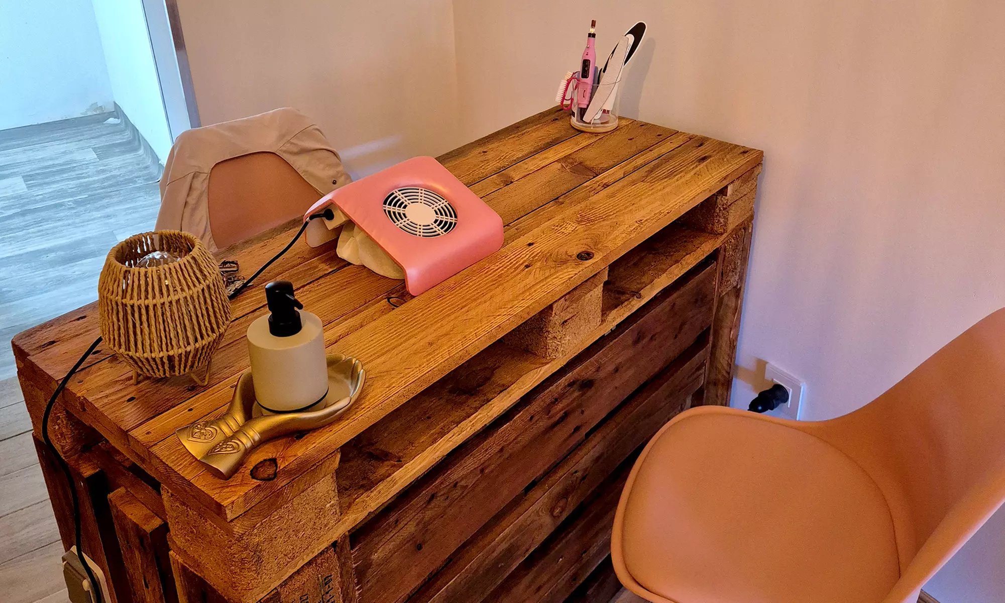 Beauté des mains ou/et pieds avec pose de vernis semi-permanent (jusqu'à 38% de réduction) - Second Medium