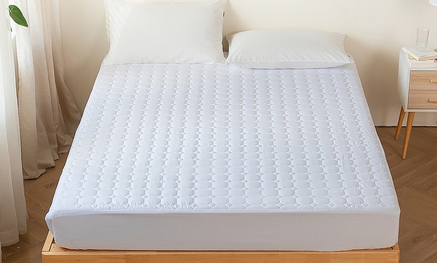 Image 3: Breathable Quilted Mattress Protector