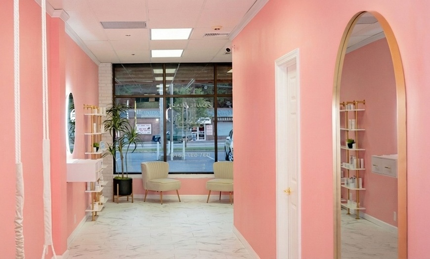 Image 2: Get Smooth Skin with 1, 3, 5, or 10 Brazilian/Bikini Wax Sessions