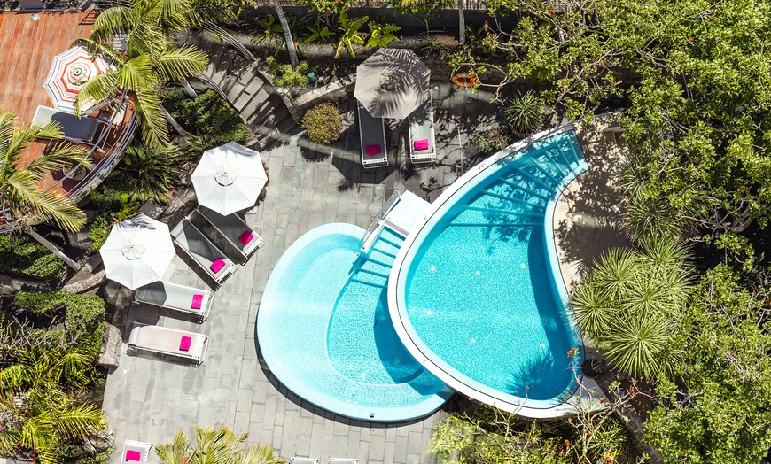 Image 8: Las Palmas: habitación Deluxe con copa de bienvenida, desayuno y cena