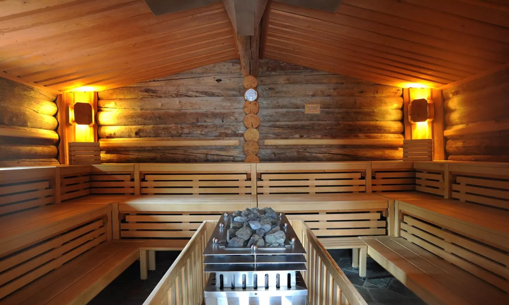 Tageskarte für den Saunapark – Zutritt zu allen Saunen & Wasserbecken