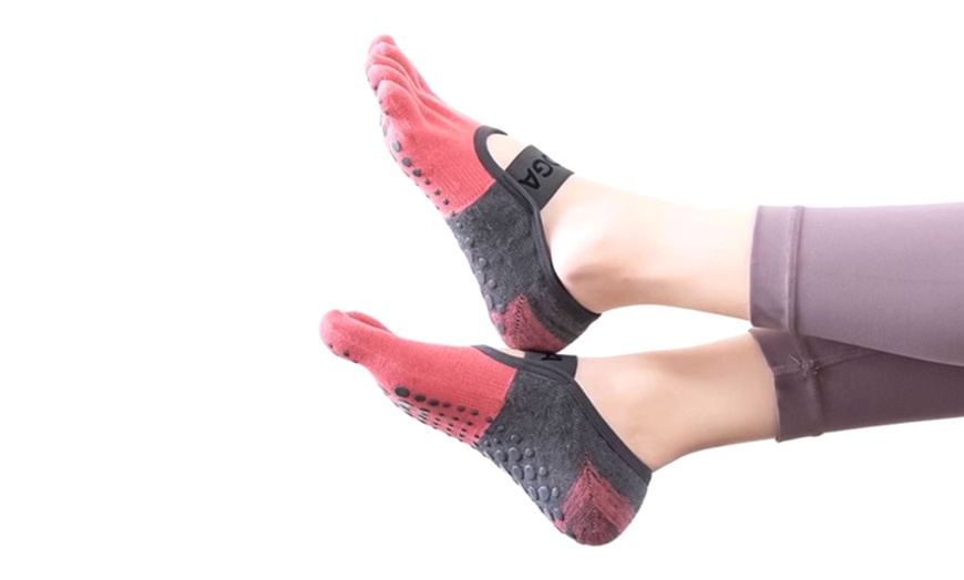Image 7: Professional Anti-Slip Five-Toe Design Yoga Socks
