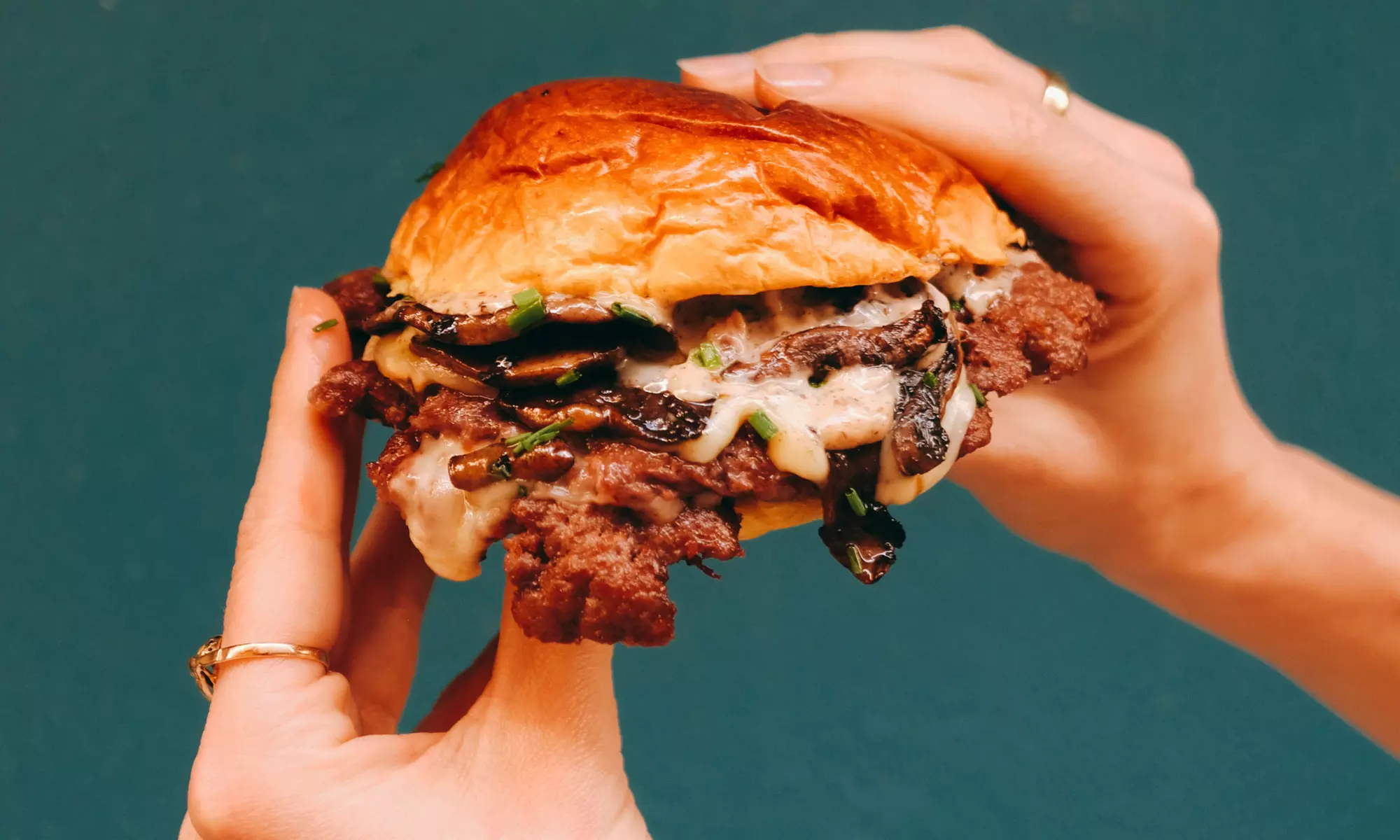 Hamburguesas y entrantes para 2 o 4 personas