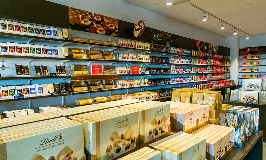 Image 10: Lindt: Pick and Mix Box