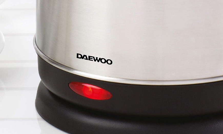 Image 3: Daewoo Brushed or Polished Kettle