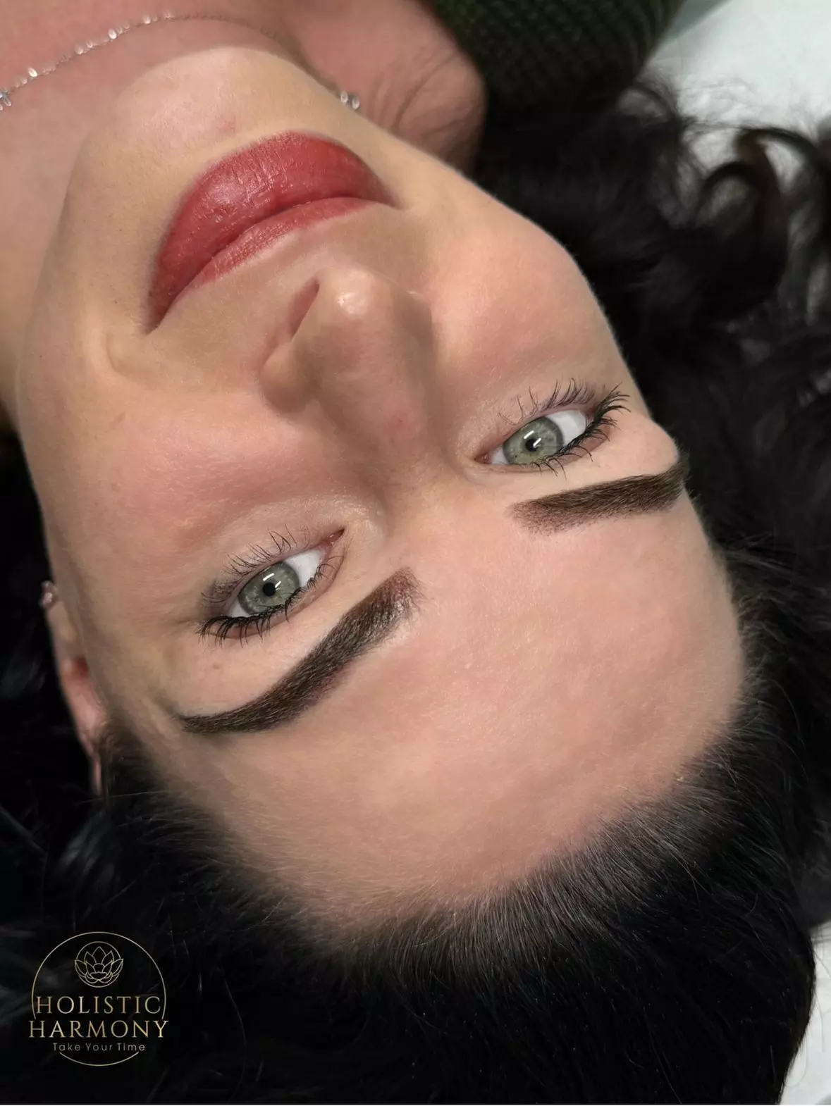 Microblading, opt. mit Schattierung, oder Soft Ombré Brows für 1 Pers.