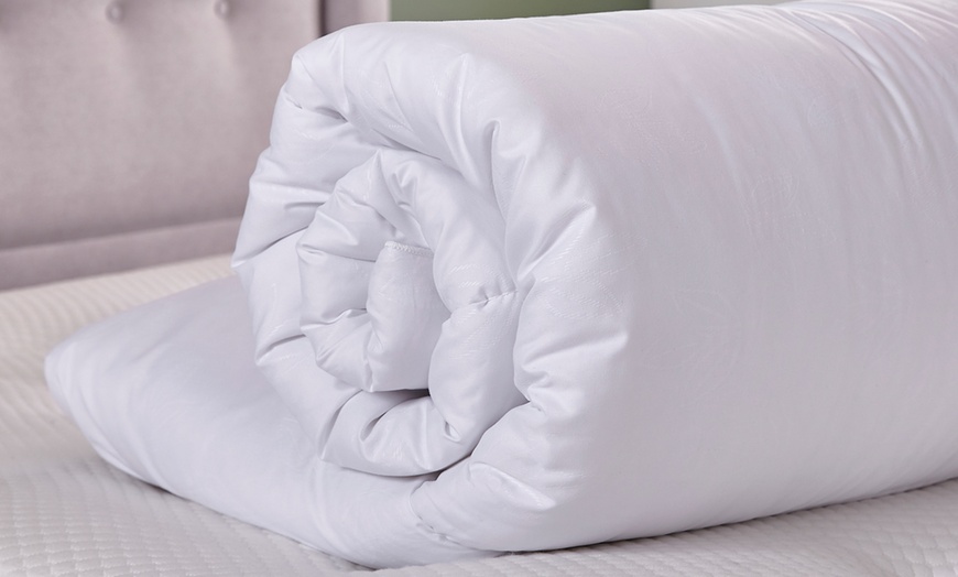 Image 2: Silentnight Eco Comfort Duvet
