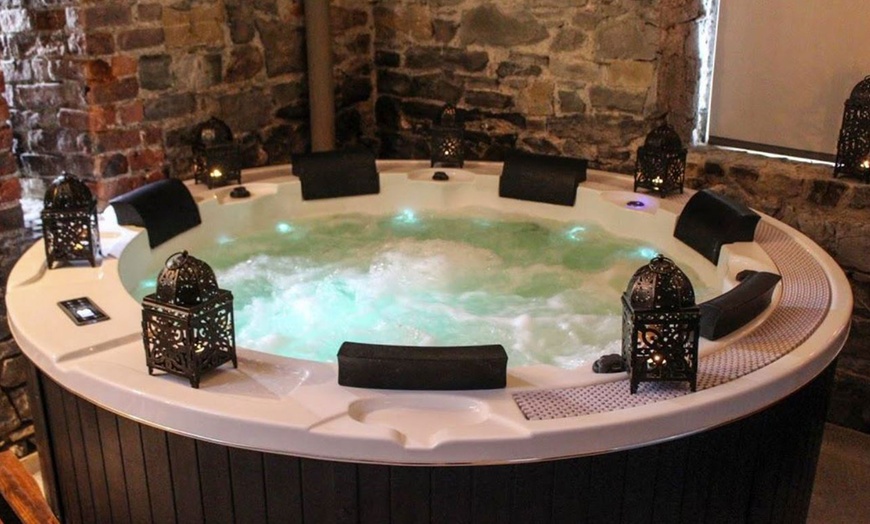 Image 1: 5* Spa Experience including Massage, Facial, Prosecco, Snacks & More
