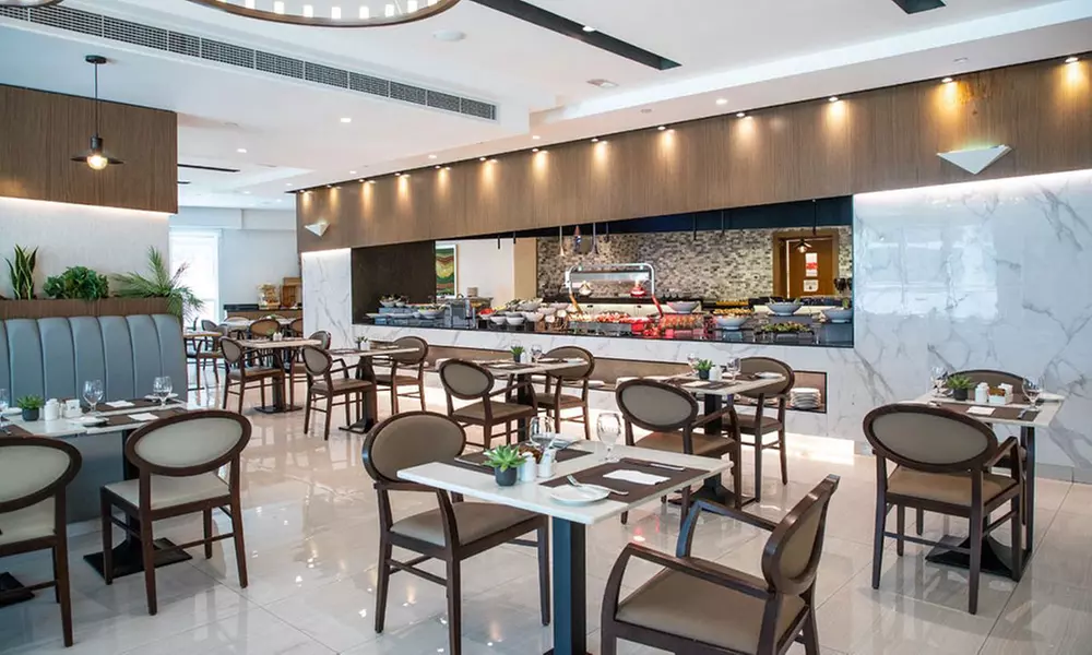 5* Lunch or Dinner Buffet with Pool and Hot Tub Access