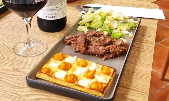 Menú venezolano para 2 o 4 con entrante, principal, postre y bebida