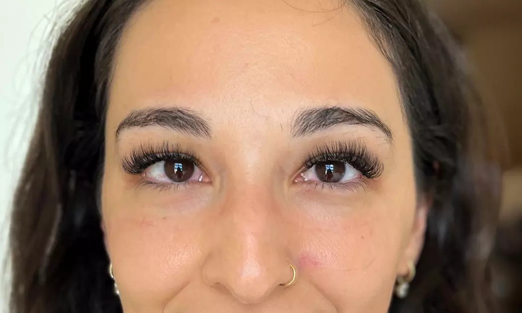 Renew w/ Full set Classic or Hybrid Eyelash Extensions w/ 2 week Fill
