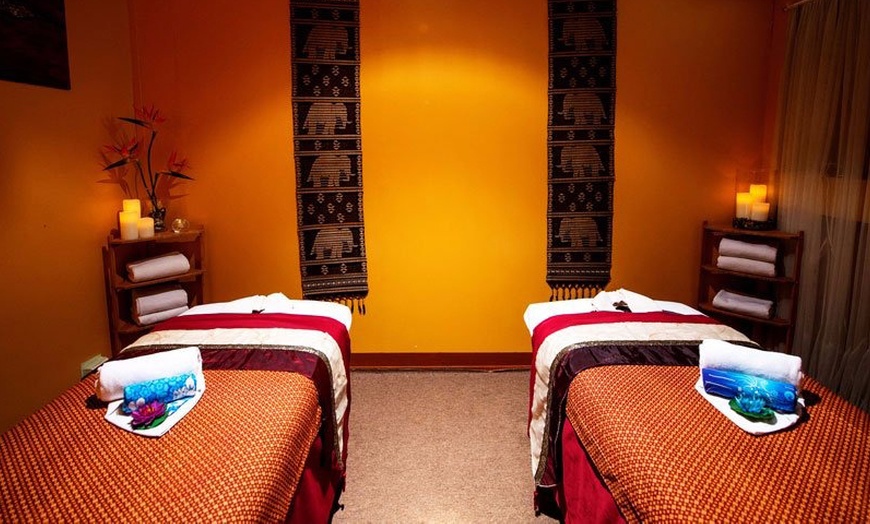Image 4: Warm Aroma Massage with Hot Stone - 45, 60 & 75 Min Relaxation Packages Available 