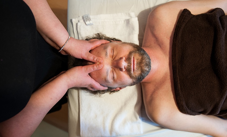 Image 1: Modelage relaxant et/ou soin visage à l'Atelier Coiffure et Esthétique