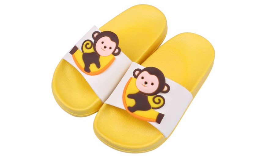 Image 9: Unisex Cartoon Children Slippers
