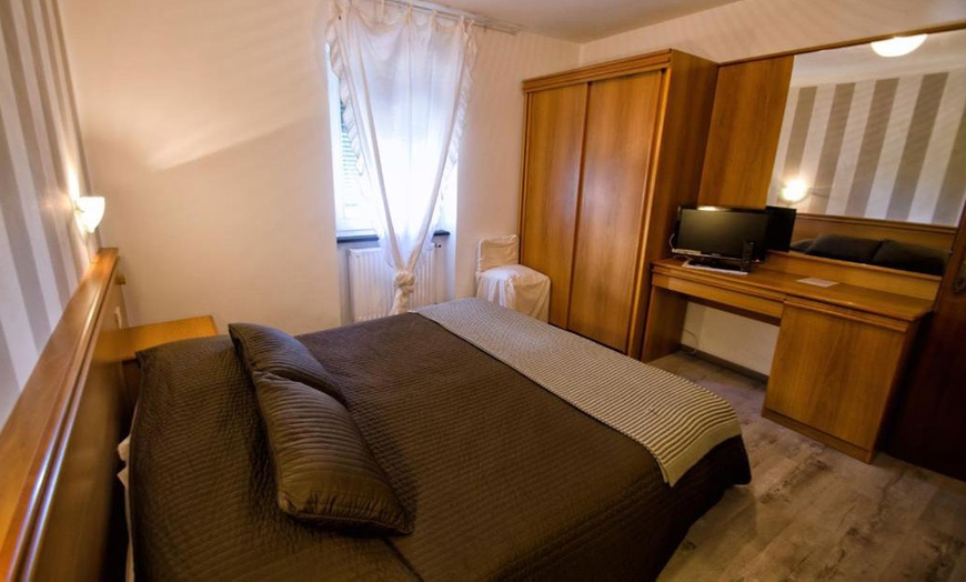 Image 2: Cinque Terre : chambre double avec petit-déjeuner ou demi-pension