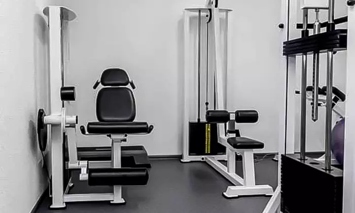 30 Min. Klassische Rückenmassage / Aromaöl-Massage oder Fußreflexzonen-Massage für 1 Person (bis 57% sparen) - Second Medium