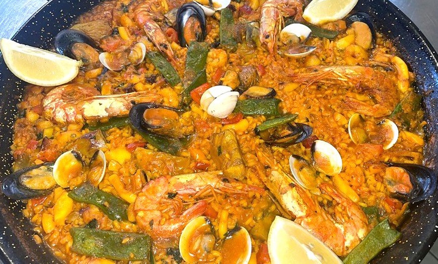 Image 2: Amantes del arroz: menú de paella a elegir para 2 o 4 personas