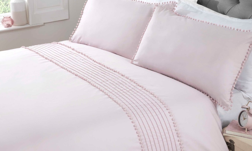 Image 3: Pom Pom Duvet Set