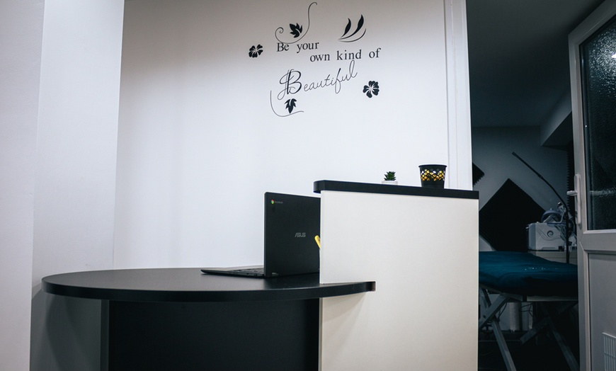 Image 3: Up to 69% Off on Facial - HydraFacial at Breathless Beauty