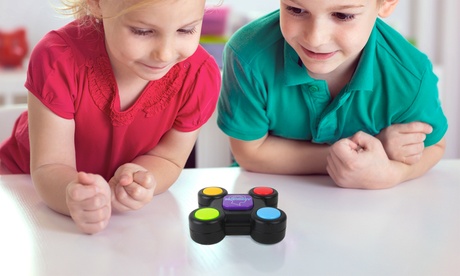 Gioco interattivo con luci e suoni per stimolare la memoria