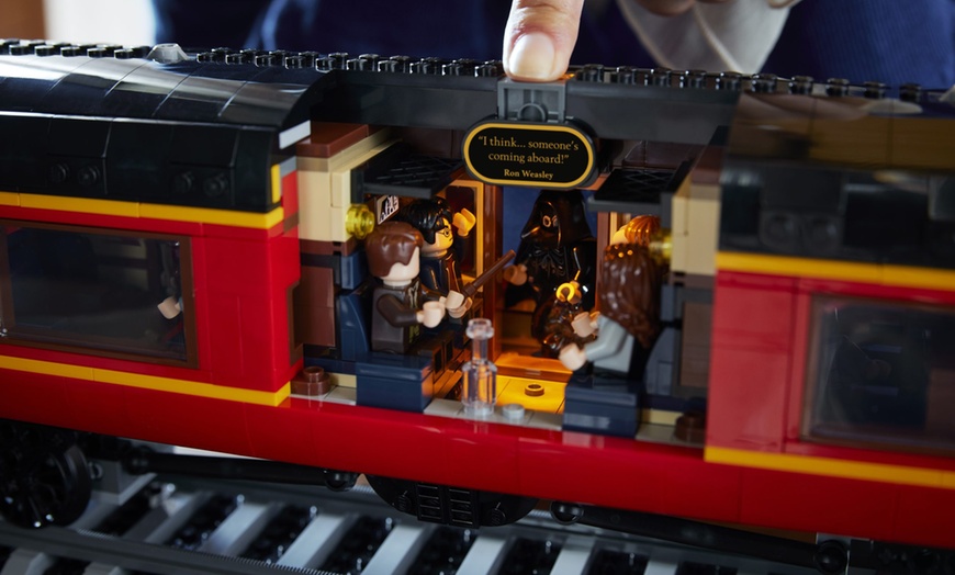 Image 4: LEGO Hogwarts Express Collector's Edition