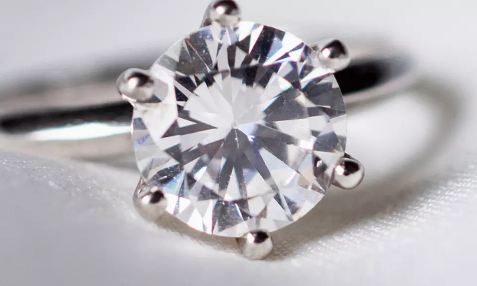 'Grown Moissanite' oorbellen