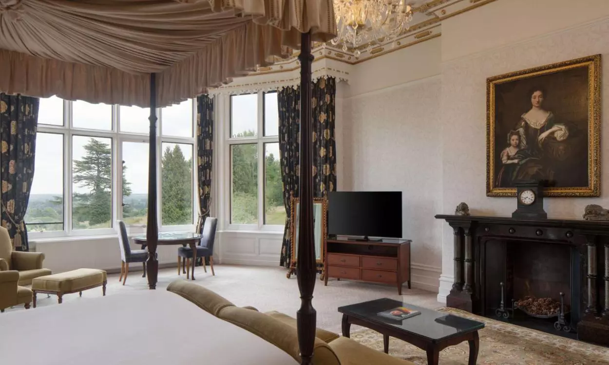 4* Warwickshire: Standard or Executive Double Room Stay with Breakfast