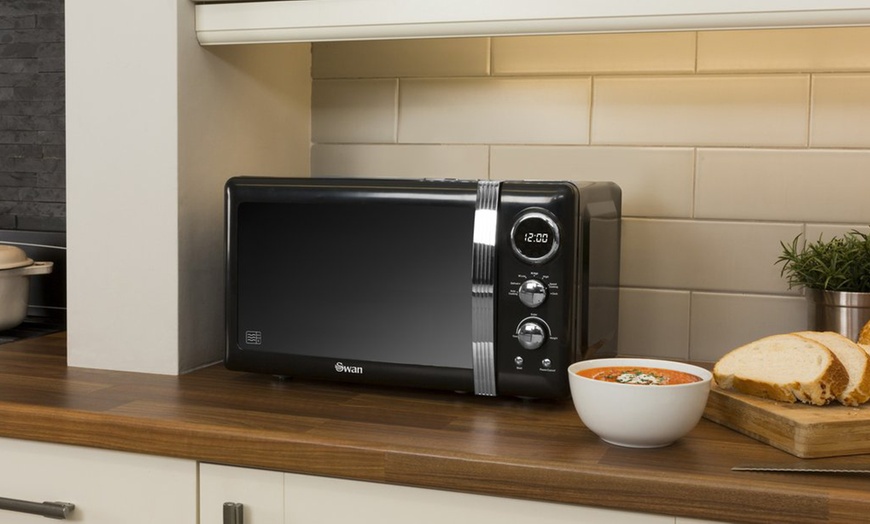 Image 2: Swan 800W Retro Digital Microwave