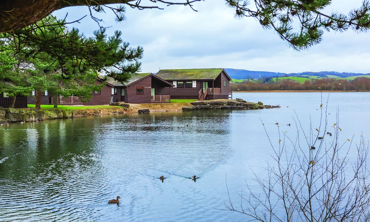 Relaxing Lakeside Lodges in Lancashire: Stay for up to 6 by the Lake