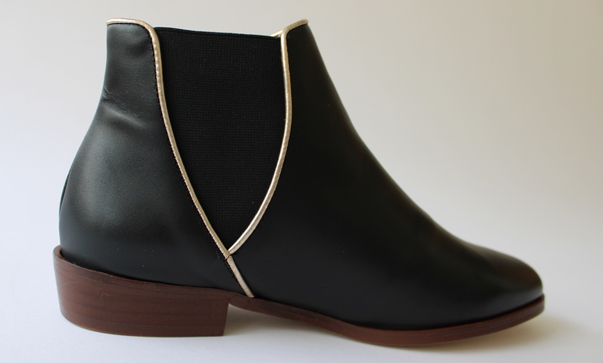 Image 8: Women's Flat Leather Boots