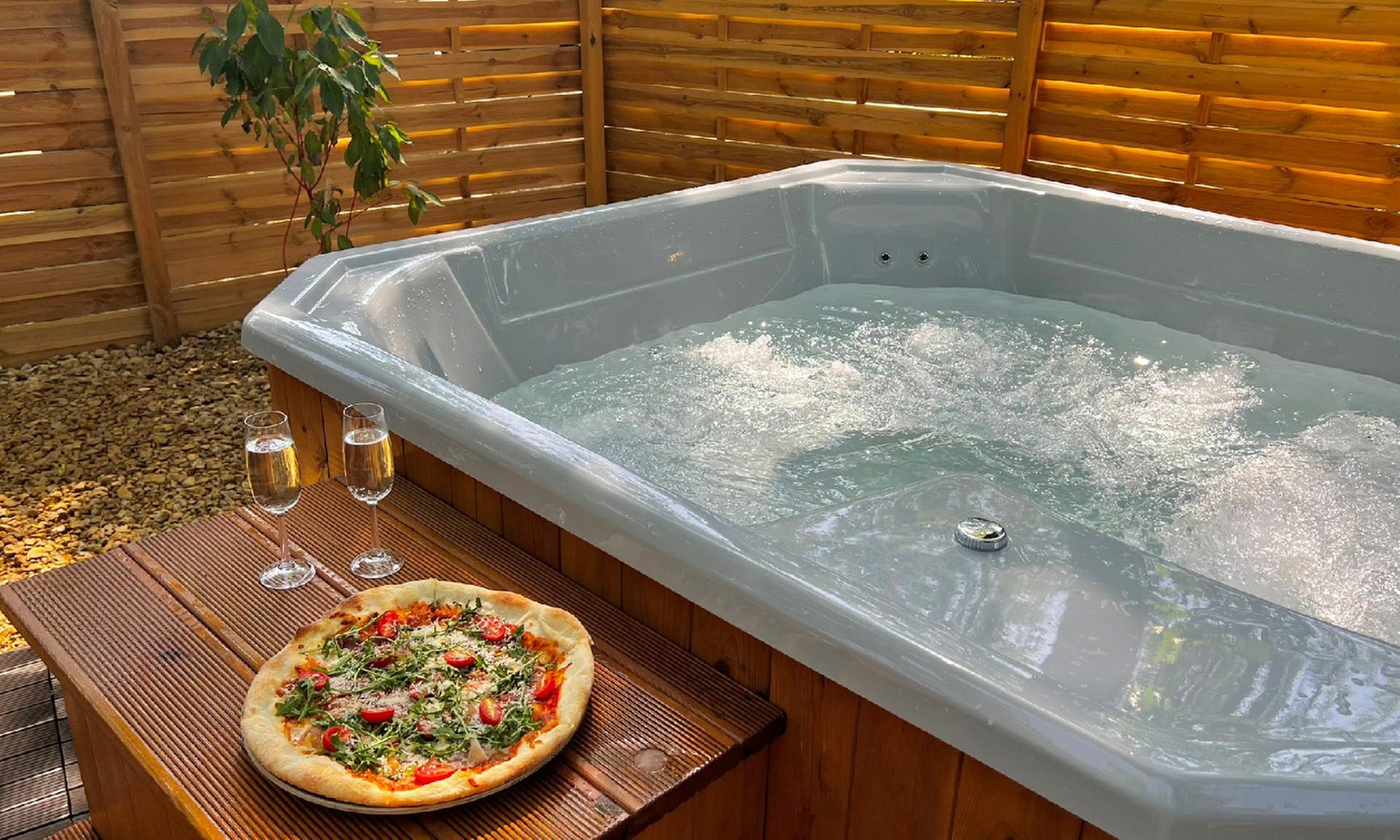 Strefa relaksu dla 2-6 osób: sauna, jacuzzi, kuchnia włoska i koktajle