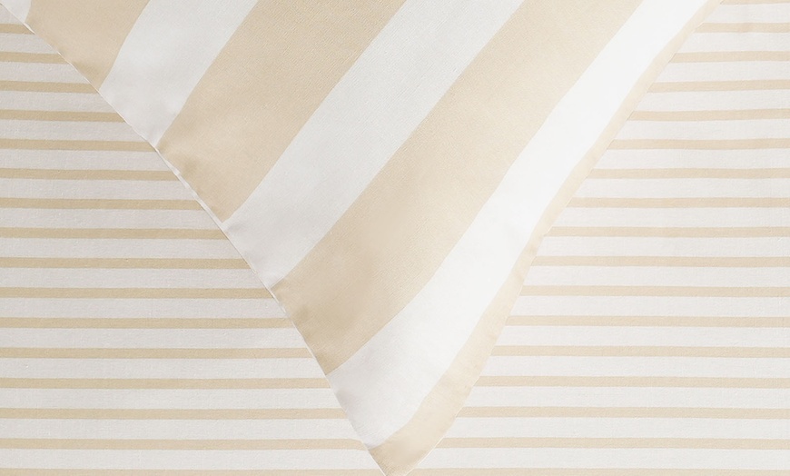 Image 8: Stripe Design Reversible Duvet Set