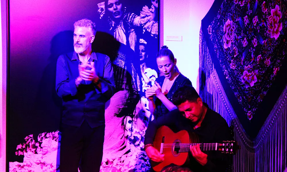 Entrada a show de flamenco con opción a sangría y tapa para 1 o 2