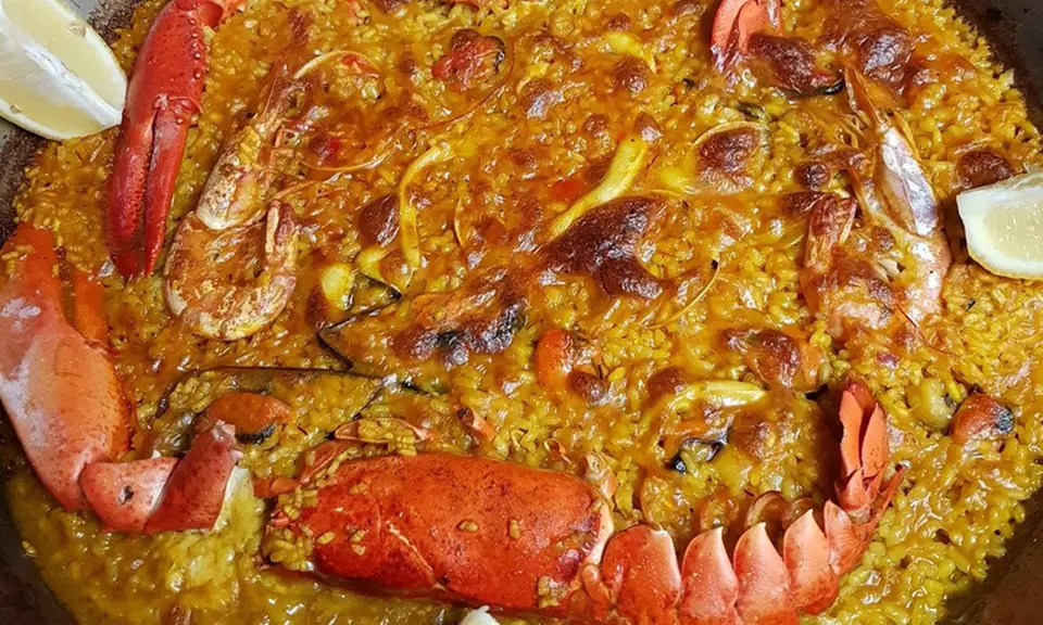 Menú mediterráneo con entrante, principal, postre y bebida para 2 o 4