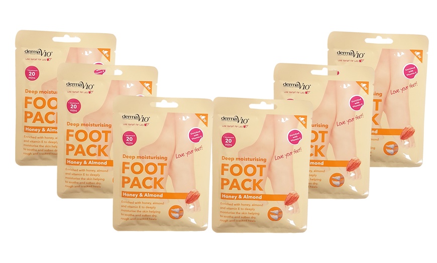 Image 11: Up to Nine Derma V10 Moisturising Foot Packs