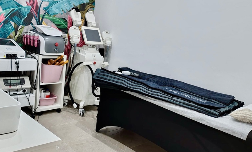 Image 2: Limpieza facial con opción a masaje, microdermoabrasión y vitaminas