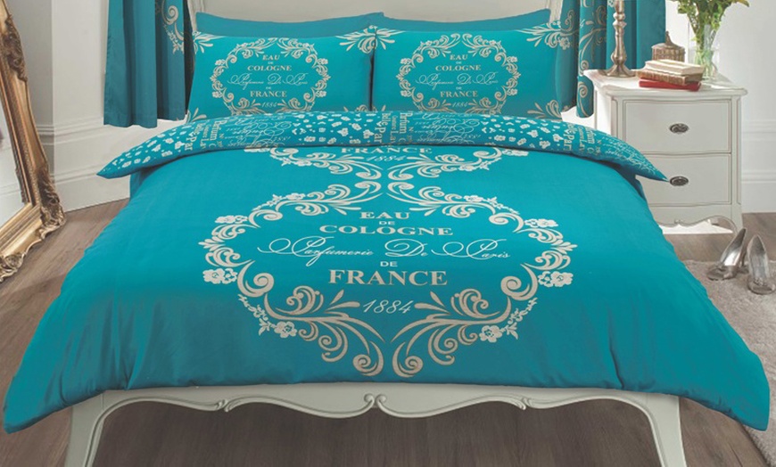 Image 4: Paris Script Reversible Duvet Set