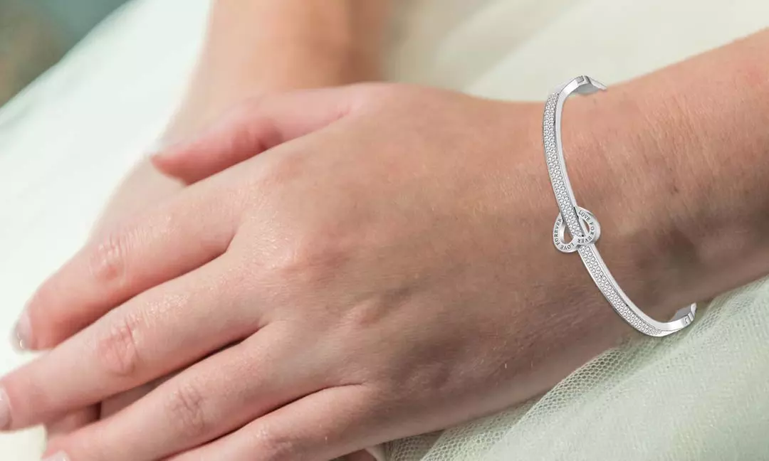 Eira Wen Damen-Armband mit Herz-Anhänger und Swarovski®-Kristallen - Primary Image